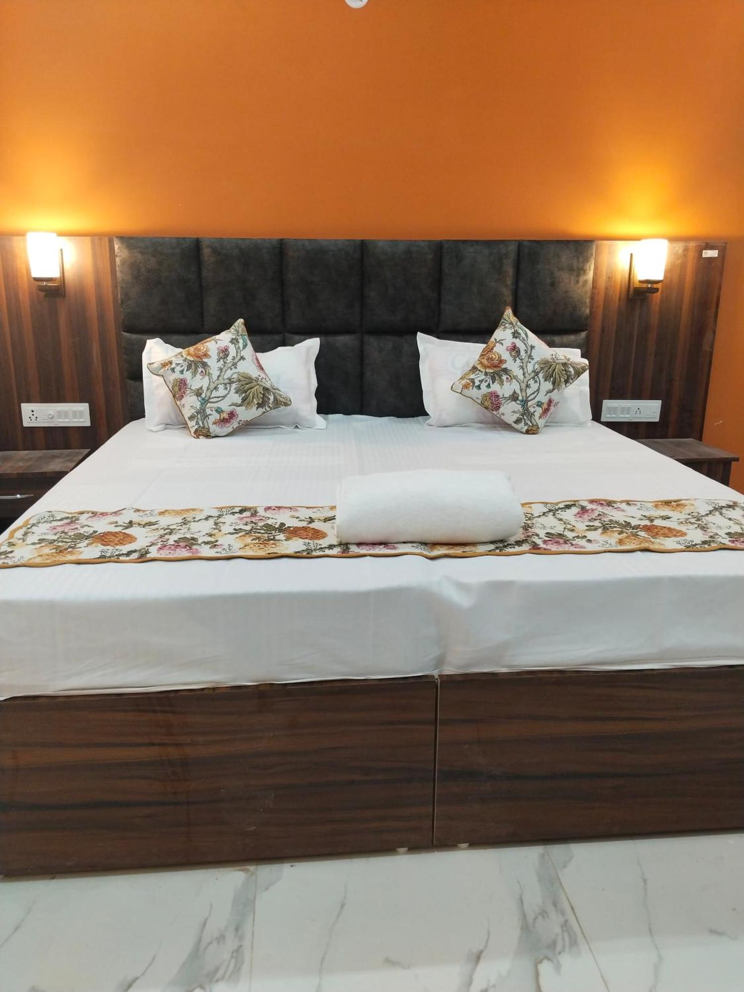 Atithi Inn Khajuraho Exterior photo